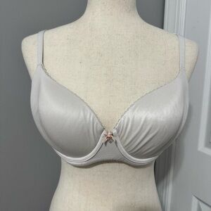 Victoria's Secret Cream Underwire Bra